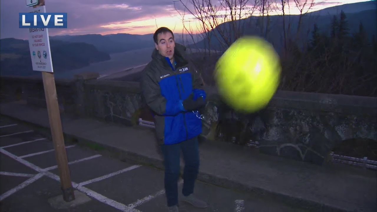 'Oh my Lord!' Jeff Forgeron tests windy conditions at Vista House with balloon