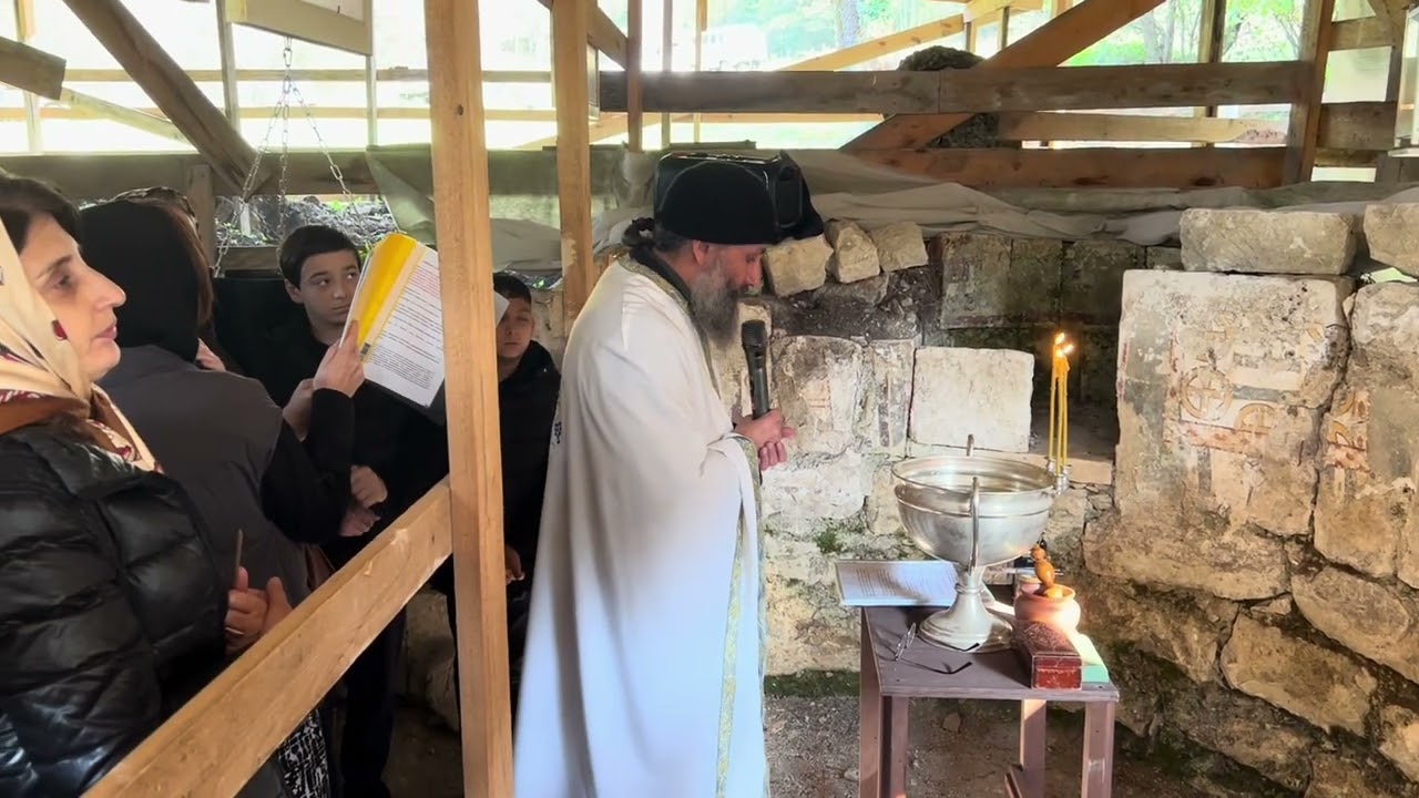 ВОЗРОЖДЕНИЕ СВЯТЫНИ: ПЕРВОЕ БОГОСЛУЖЕНИЕ В РАСКОПАННОЙ ЦЕРКВИ БЖИЛЮА (АНХУА)