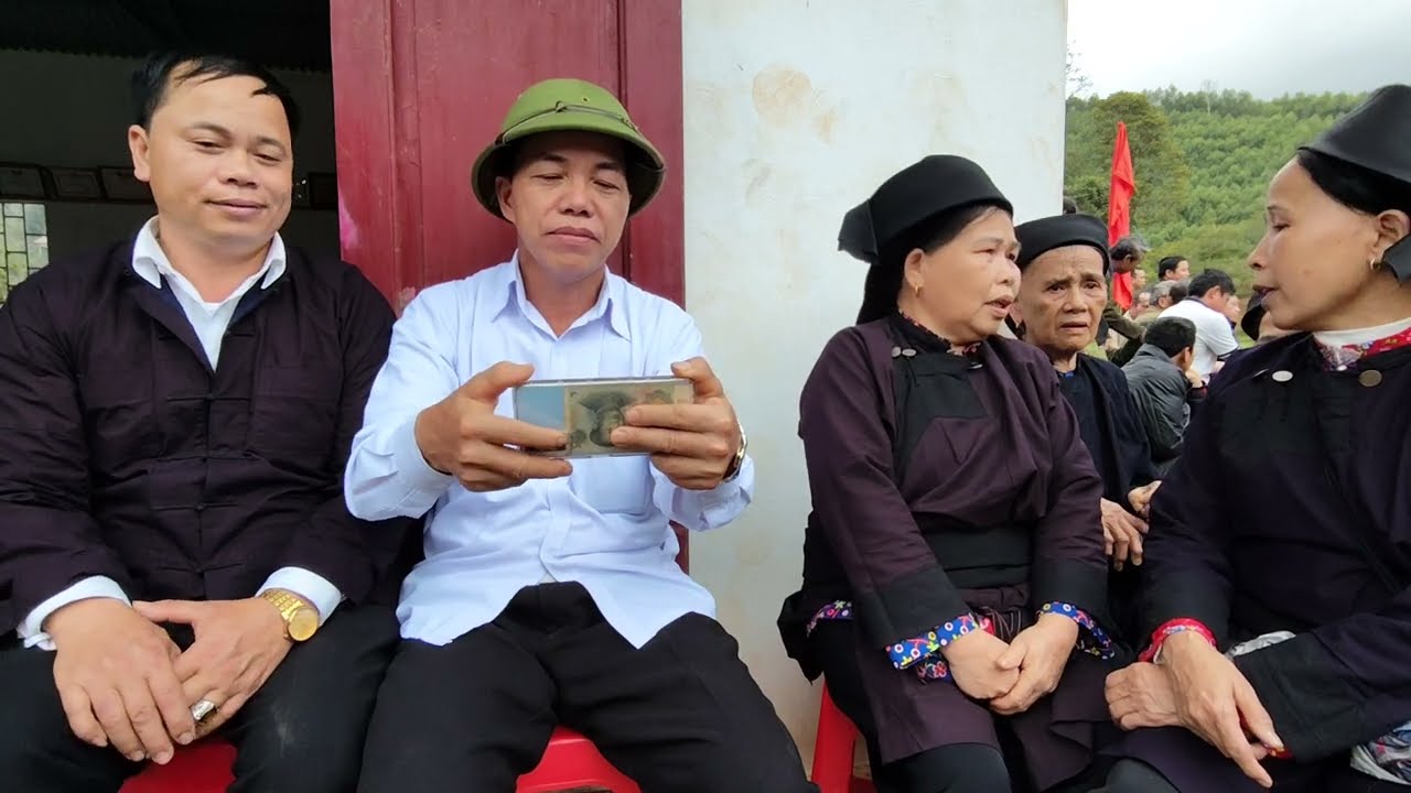 Các bạn hát sli ngày Hội lồng tồng Bản chúc hay lắm 
