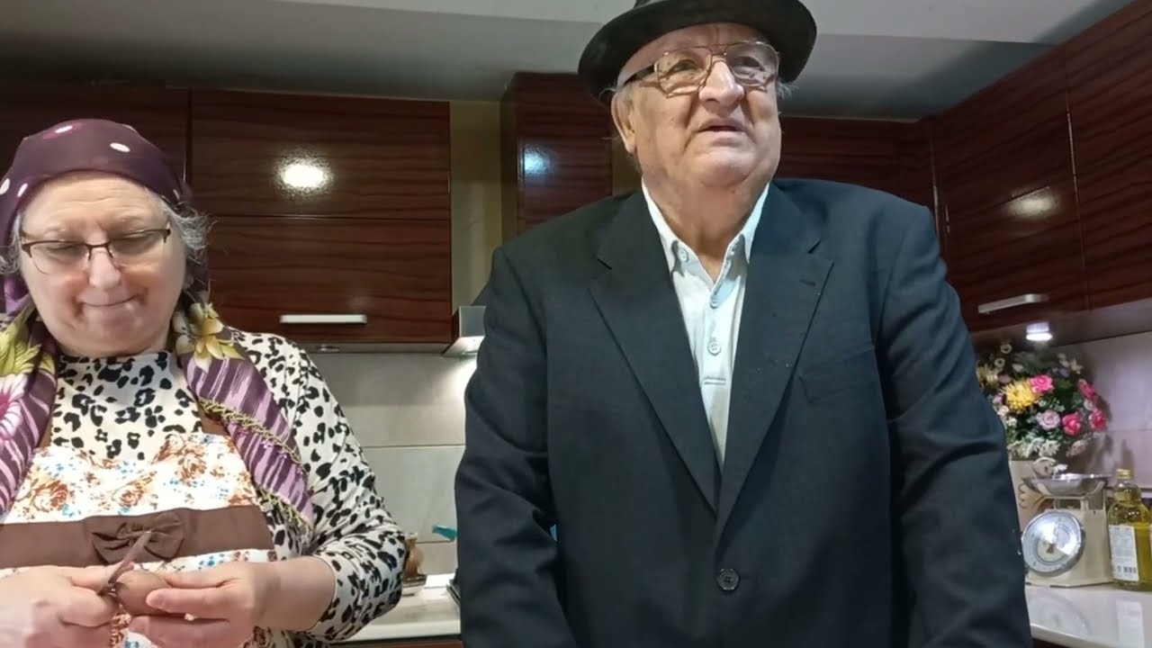 Ciorba de Mazare cu Coaste de Porc și Găluște de Făina de la Bunica 🌷