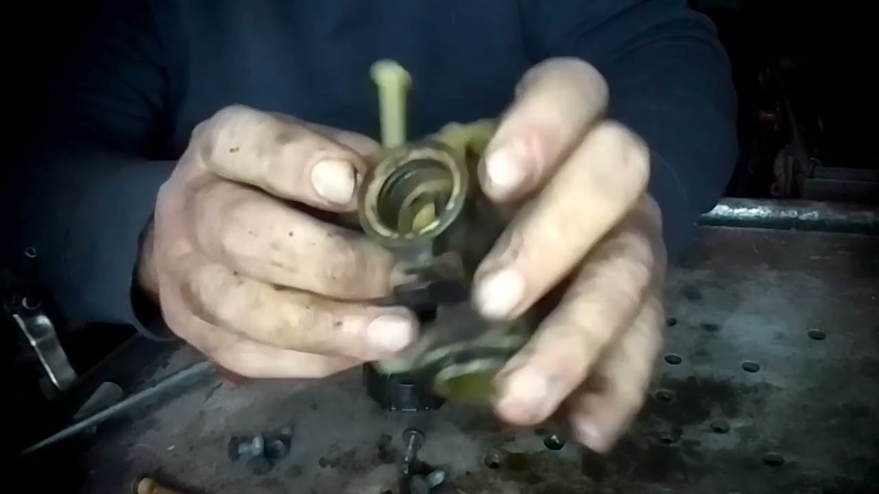 How to replace diaphragm on Briggs and Stratton tank mounted carburettor 