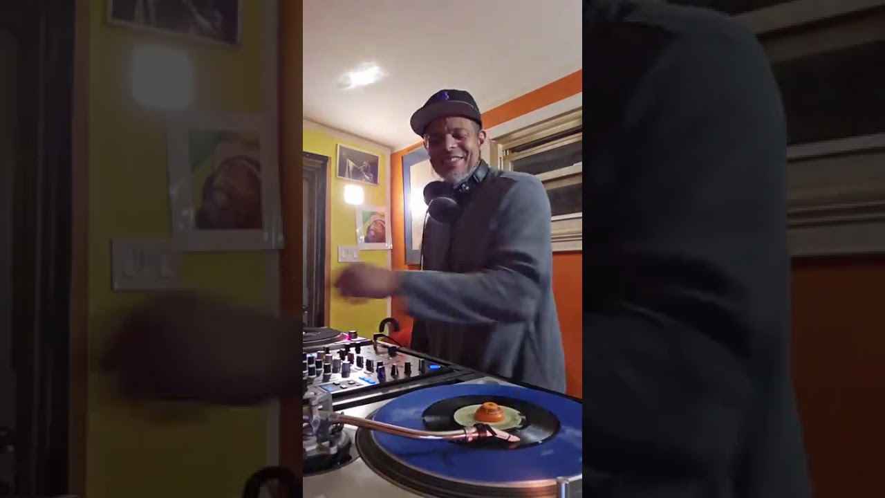 DENNIS BROWN SHOWCASE STRICTLY VINYL 