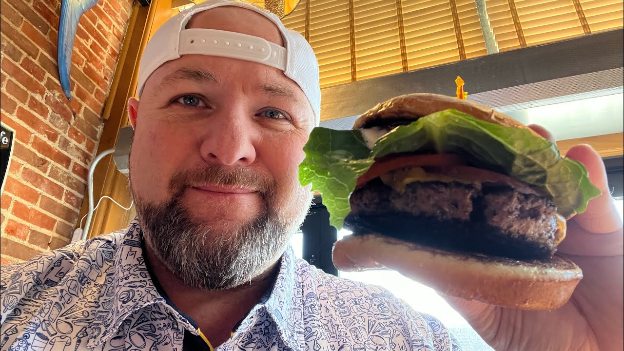В поисках «лучшего бургера» в Мичигане 🔥🍔 Village Hide-A-Way, Виксбург, Мичиган