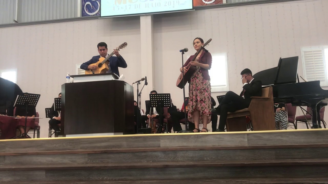 Moisés & Maricruz Paredes