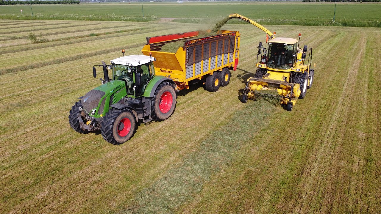 Grasoogst 2022 door Gebr. Van Erp met een FENDT 930, 716 en New Hollland FX 50
