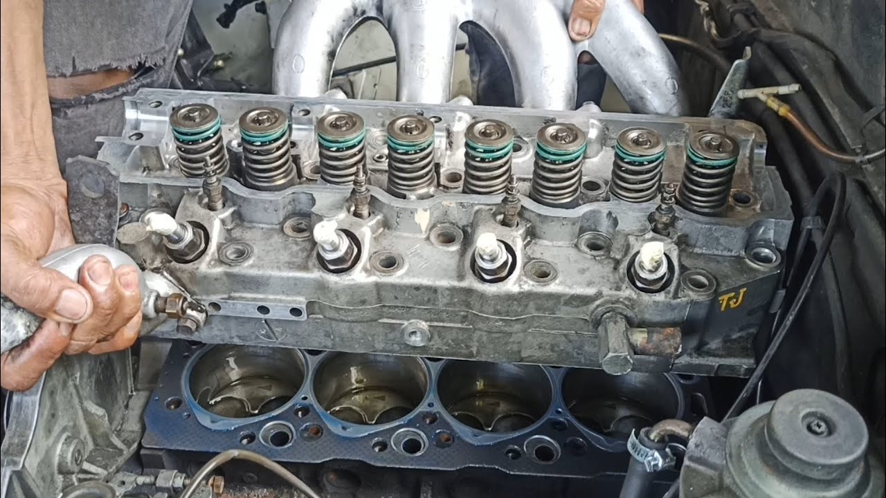 Assemble cylinder head and timing