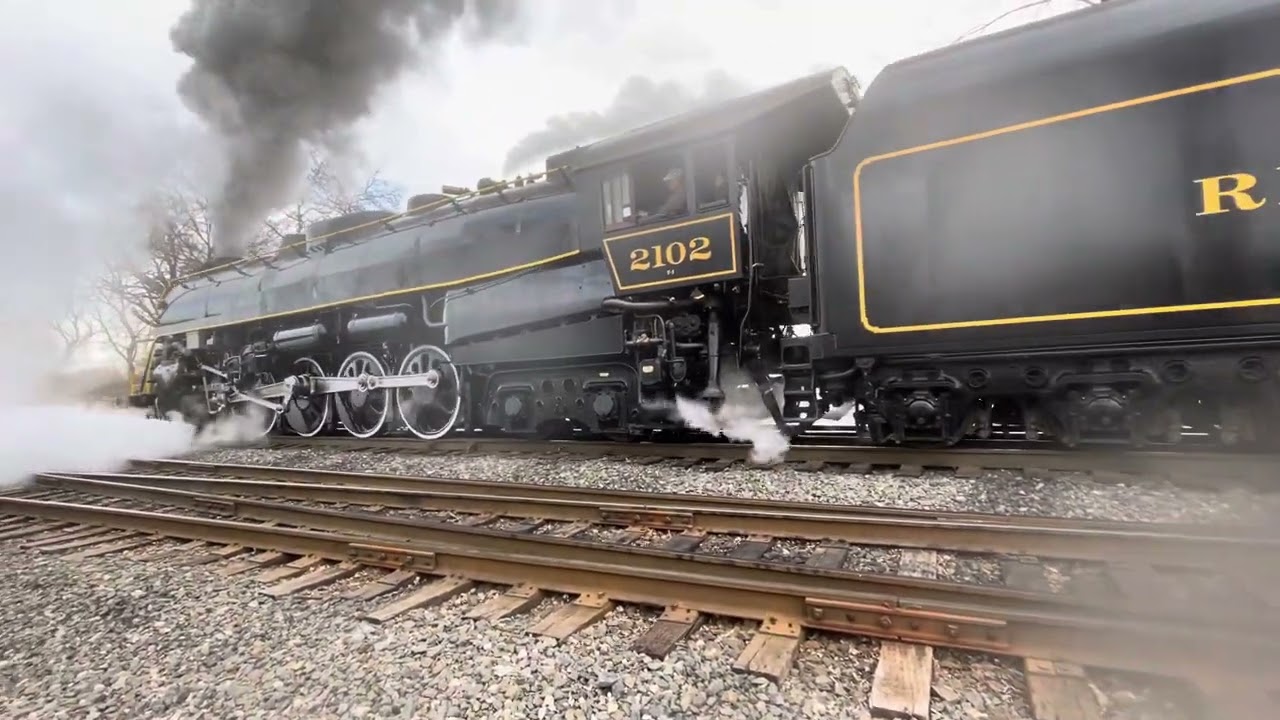 RBMN 2102 Storming out of Reading with a 16 Car Train.