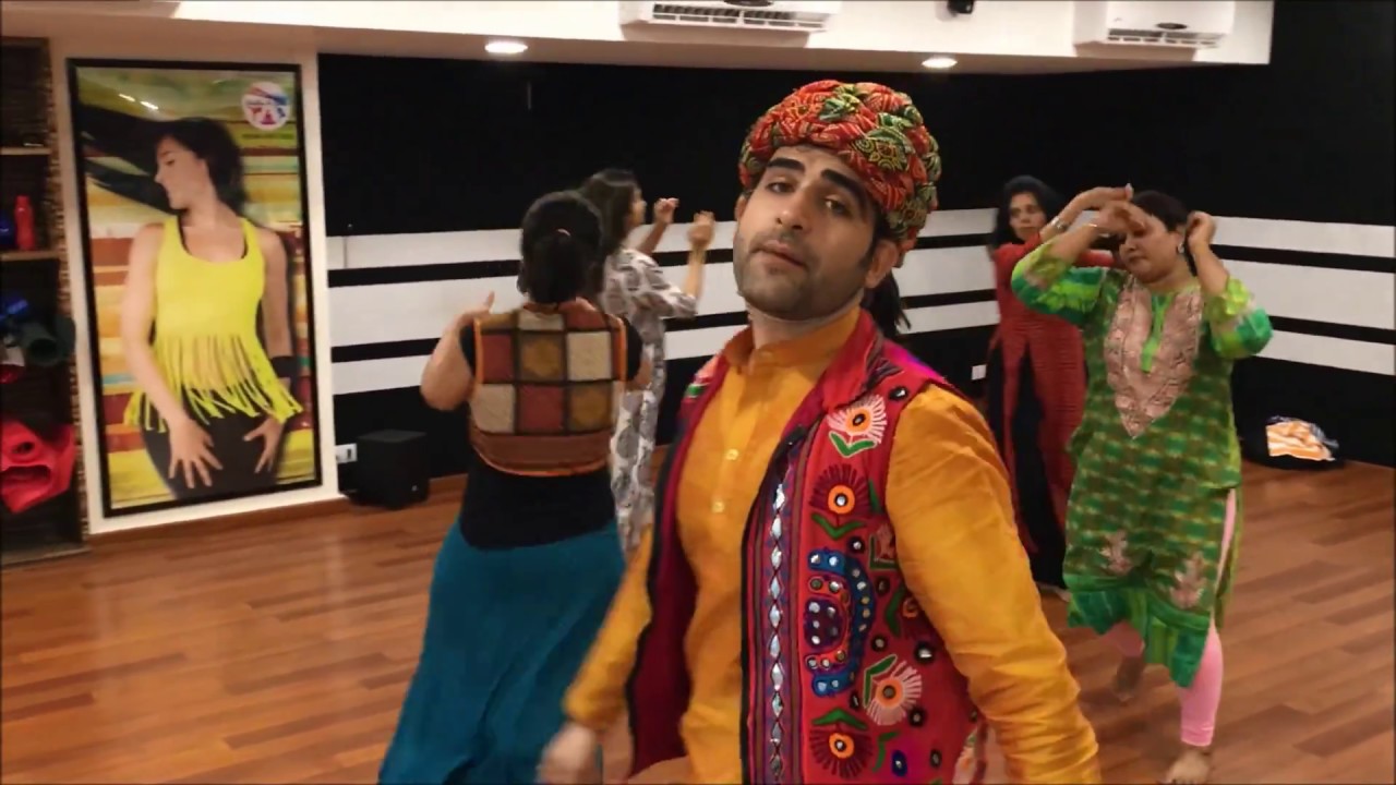 Learn  Garba - simple steps - Teen Taali - Garba and Dandiya folk dance training by Karan Jodhani