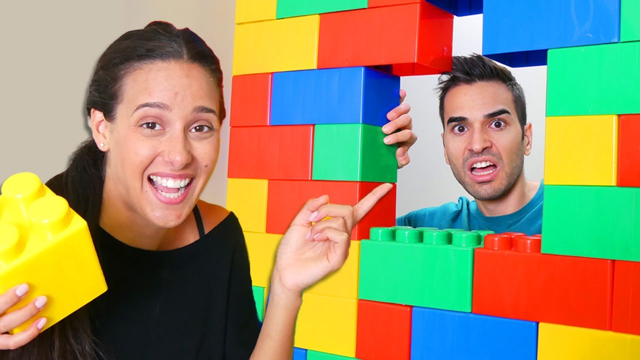 SCHERZO A MOLLY - LO CHIUDO NELLA STANZA CON I LEGO