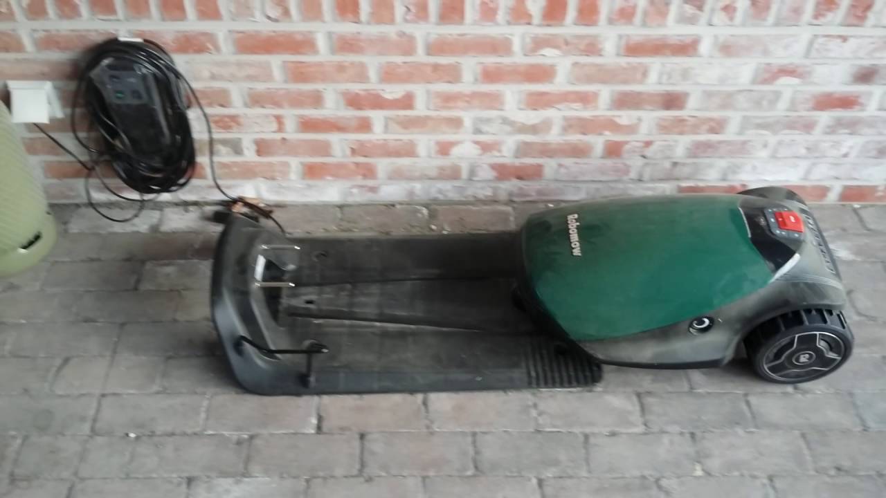 aankomst van robomow RC308 naar laadstation