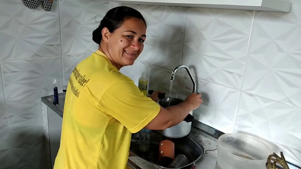 FEIJÃO VERDE COM GALINHA CAIPIRA (ALMOÇO EM FAMÍLIA)