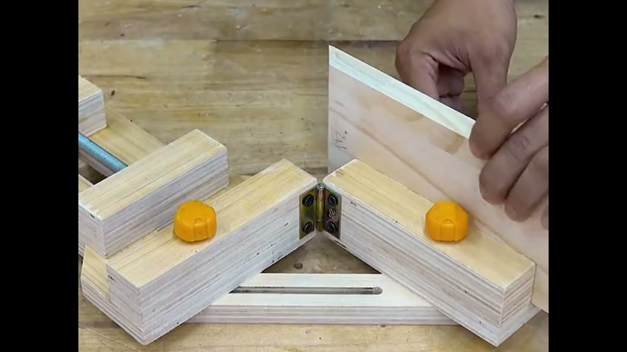 Woodworking like a pro with these adjustable wooden corners clamps.part3