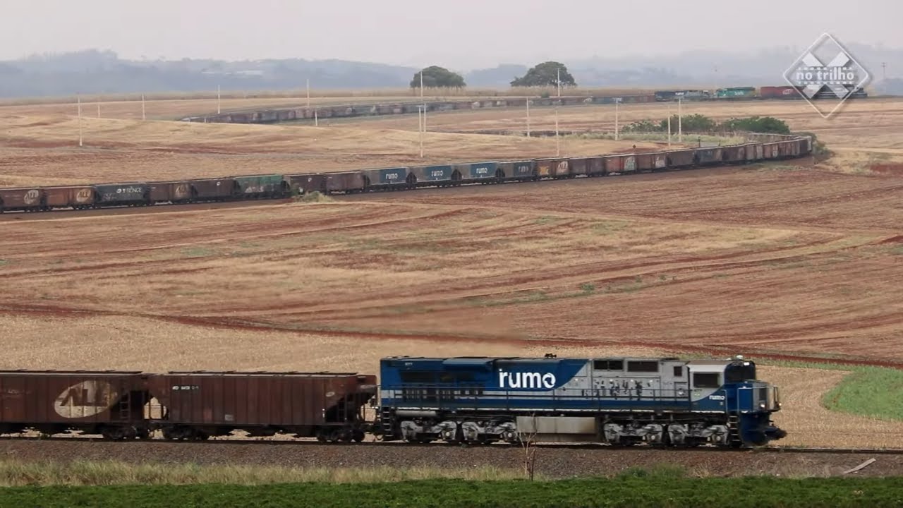 Trens nas Curvas da Ferrovia no Paraná