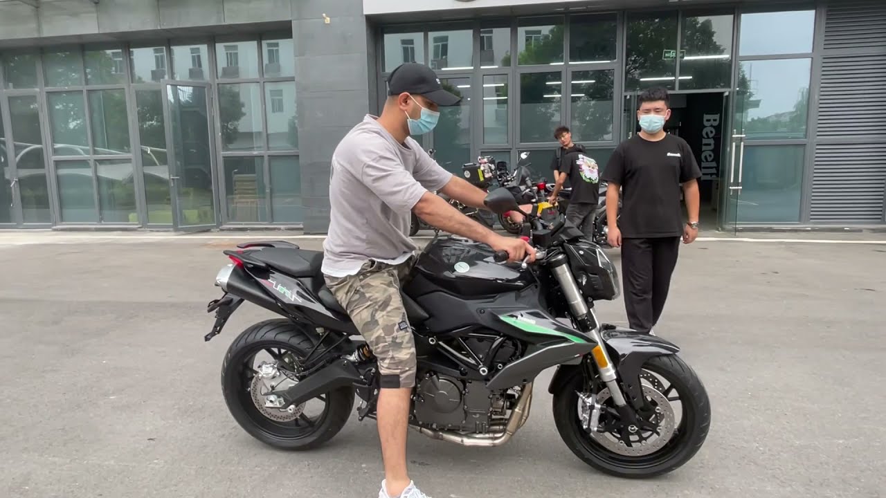 Picking up the bike I Benelli TNT 600I 2023 I Black Edition