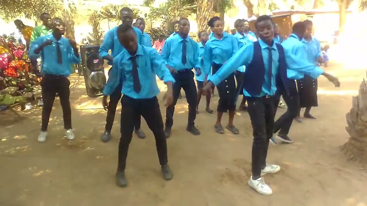 LA CHORALE BONNE SEMENCE (BUKAMA) TOUJOURS EN ACTION A KAZELE 