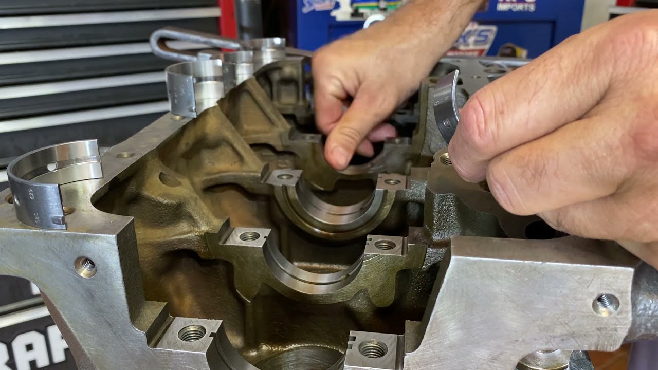Como instalar bronzinas, casquilhos no bloco e no mancal do virabrequim do motor. Instalar limpar