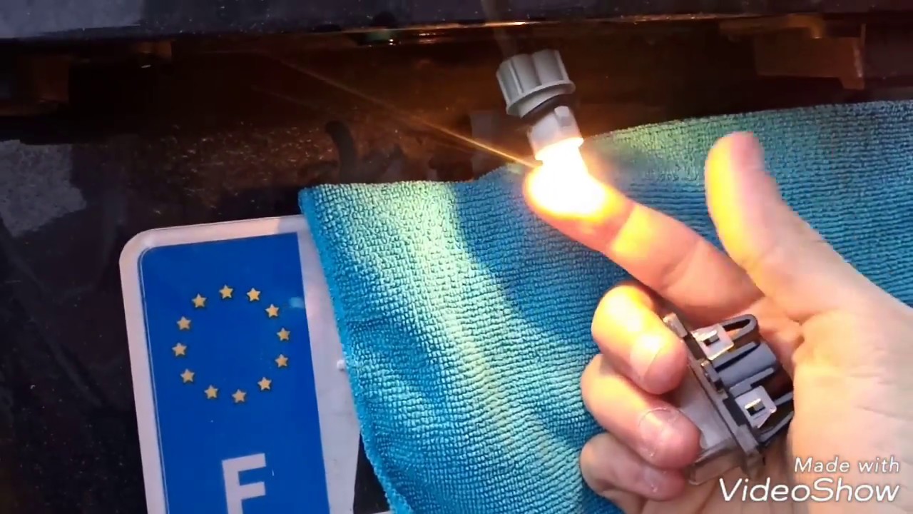 Changement d'ampoules de plaque par des LED Mercedes Classe C W204