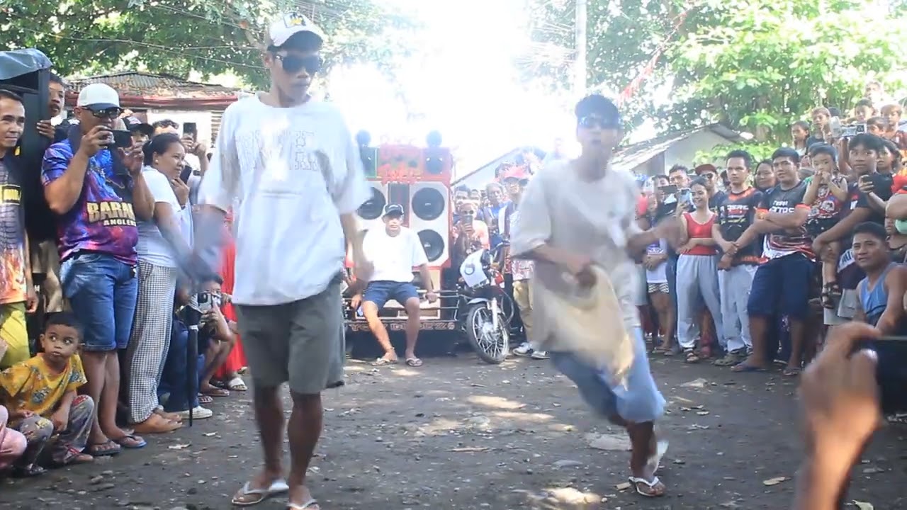 Side by side dance budots