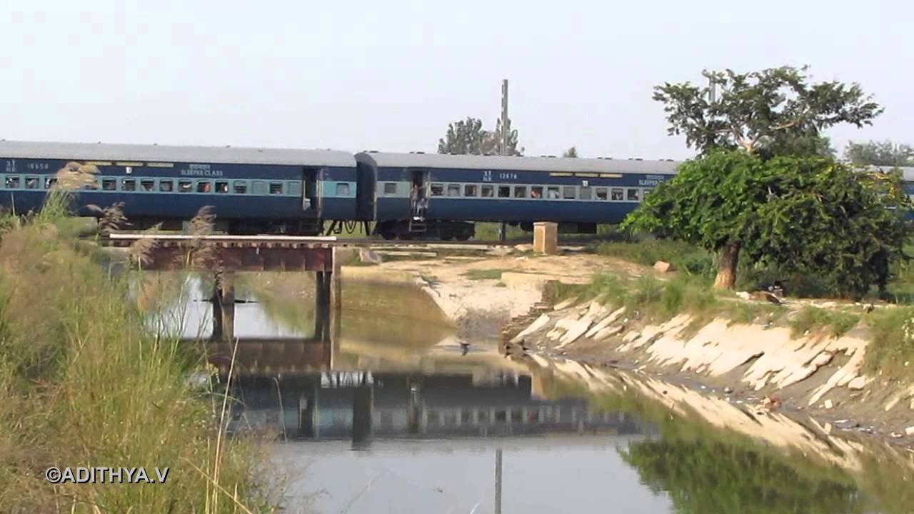 Extreme Smoking & Honking IZN ALCo majestically goes past Canal with Ala Hazrat Express to Bareilly.