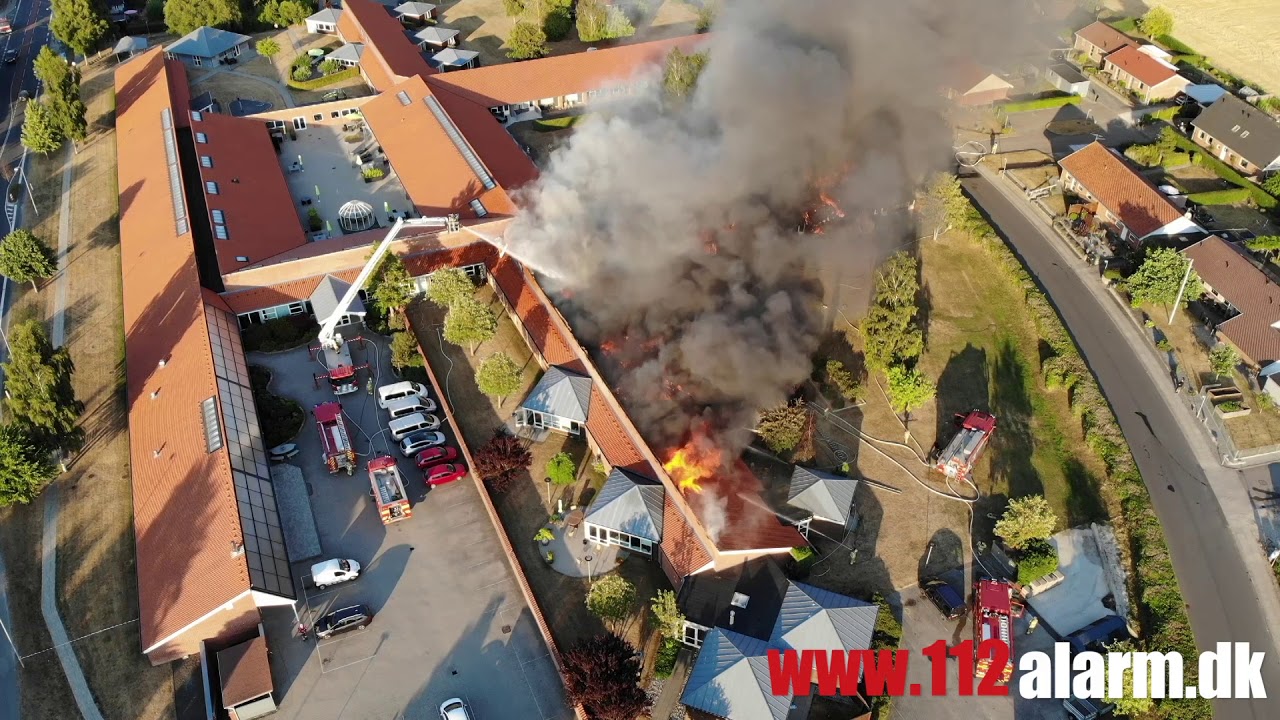 St&oslash;rre Bygningsbrand. S&oslash;vangen1 i S&oslash;vind. 22/07-2018. KL. 18:50.