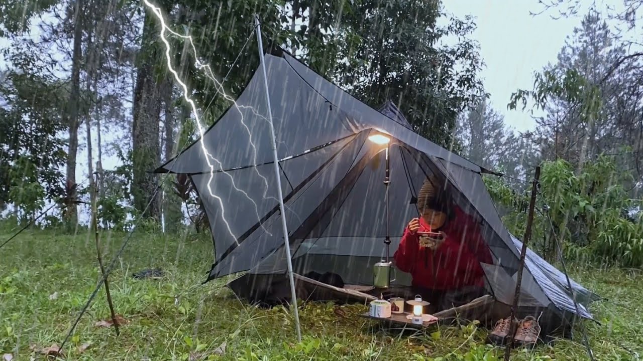 CAMPING IN HEAVY RAIN AND THUNDERSTORMS‼️POWERFUL HEAVY RAIN‼️