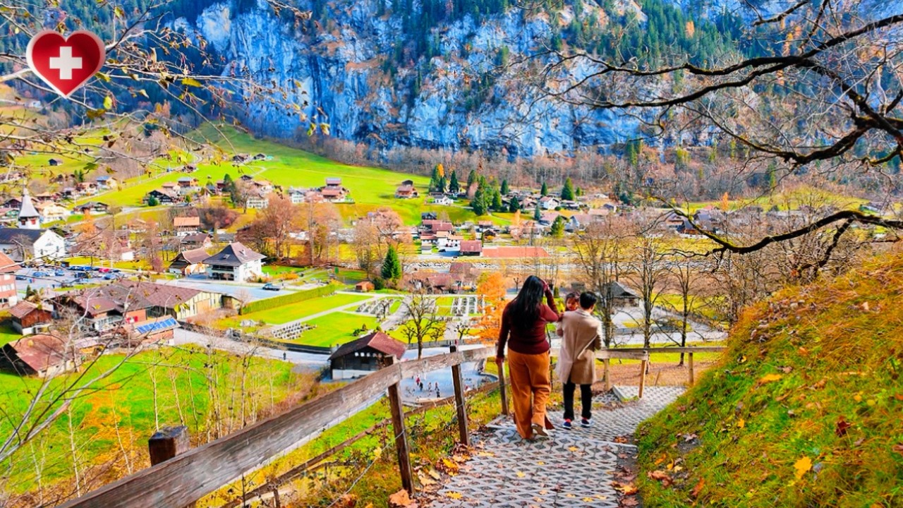 Лаутербруннен, Швейцария, 4K 🇨🇭 Прогулка за водопадом | Расслабляющий тур по осенней деревне 🍁