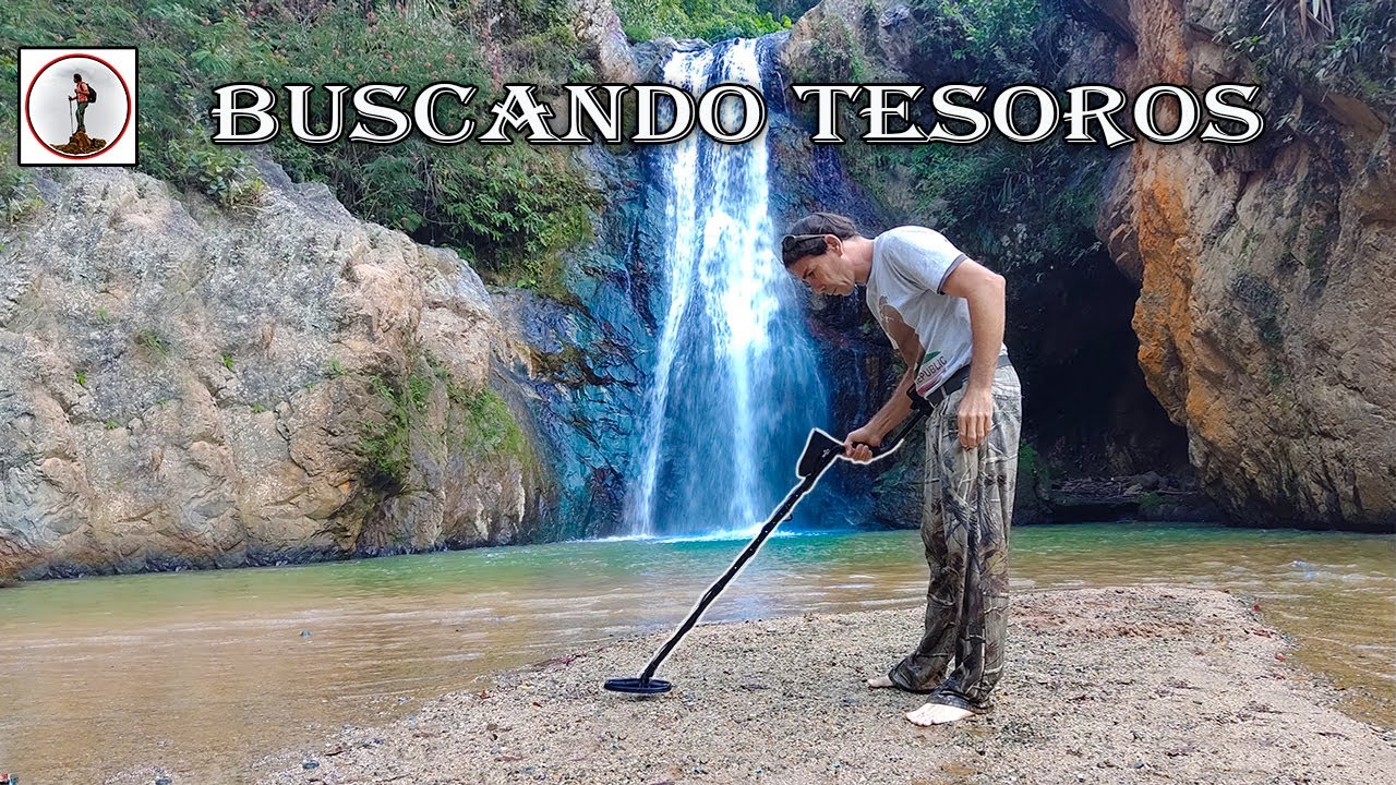 BUSCANDO TESOROS CON DETECTOR DE METALES EN LA PLAYA DE UN RIO DOMINICANO