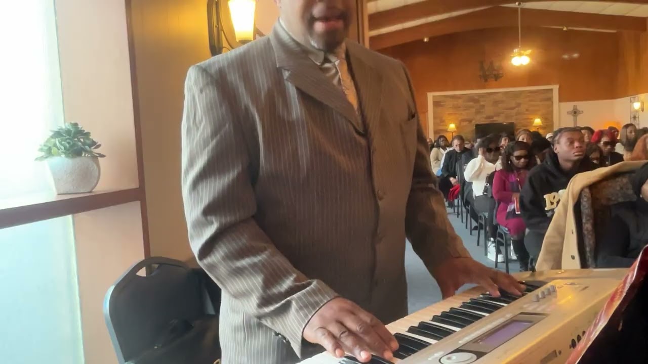 “God has smiled on Me”, Pastor Paul Smith singing 