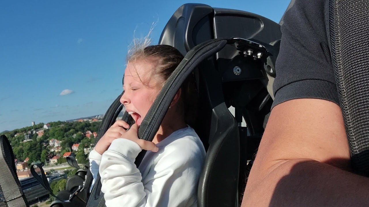 Tindra åker Atmosfear på Liseberg för första gången på sin tioårsdag.
