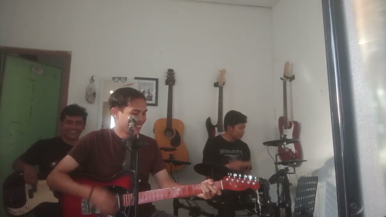 Jangan pergi.       Cipt,agun