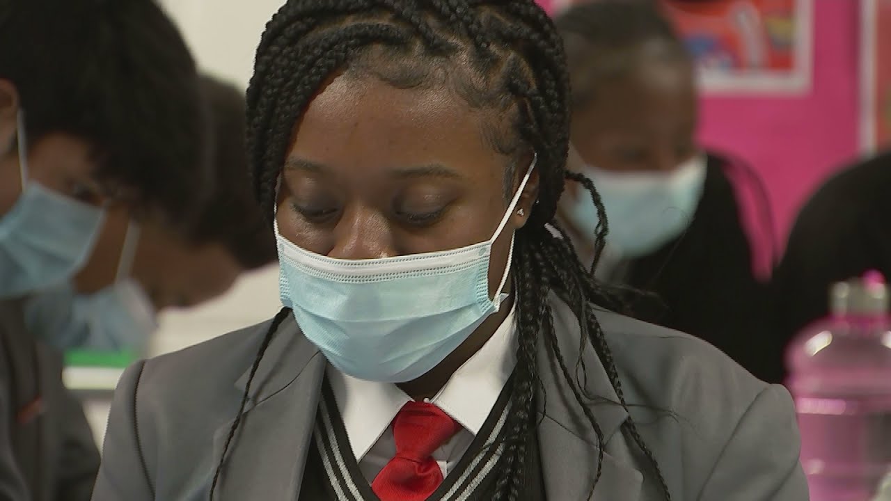 Covid: Students in England required to wear face masks and get tested to return to school | 5 News