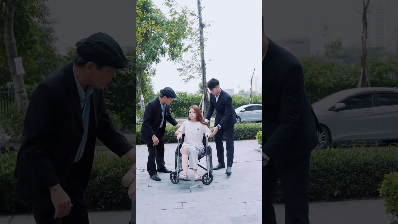 Wheelchair Fall Tears &ndash; Strangers' Kind Rescue ❤️ #ani