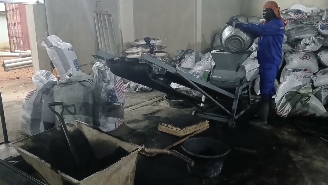Crushing cocnut Charcoal into powder #charcoal #coconut #briquettemachine  #trending