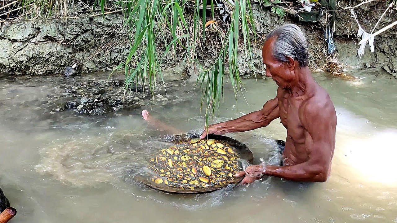 TOP 4 VIDEOS OF THE MOST EXPENSIVE GOLD DISCOVERIES IN THE WORLD~MENCARI EMAS SECARA TRADISIONAL