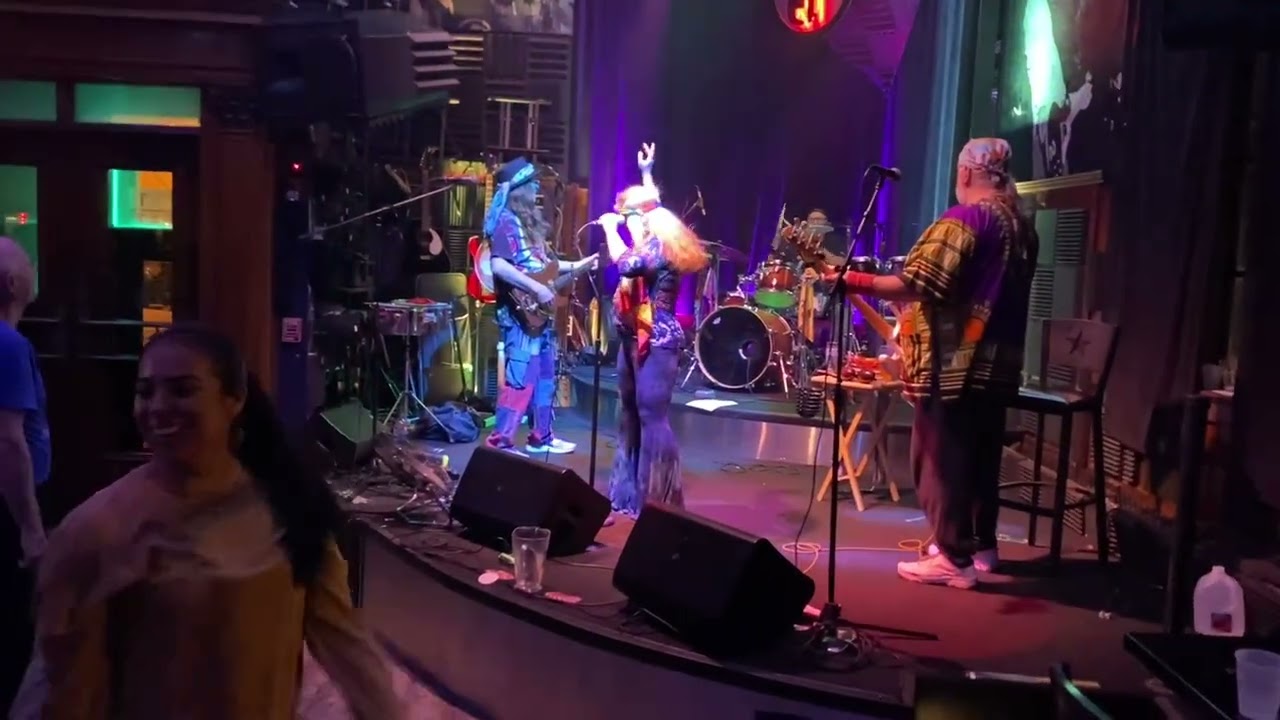 The Mustangs covering White Rabbit live @ Even Flow