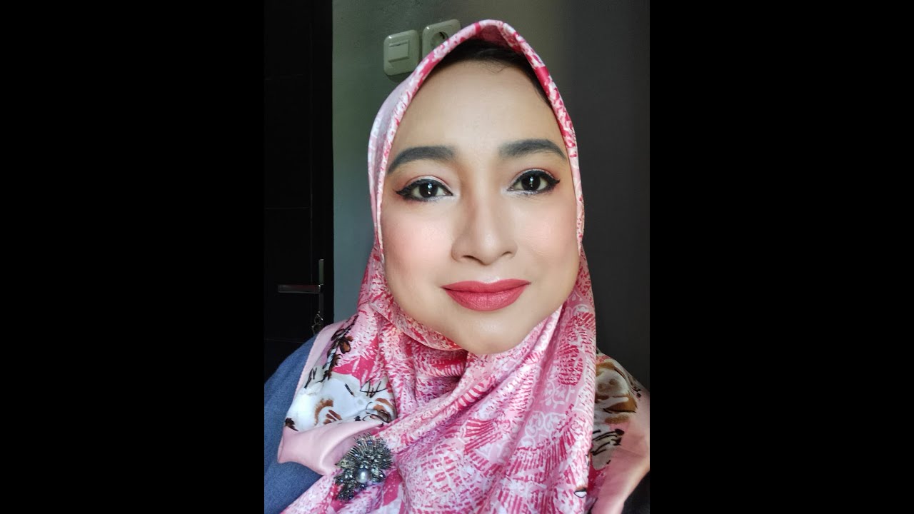Make Up Untuk Mamak-mamak Usia 40 Tahun Ke Atas Yang mau Pergi Arisan di Kecamatan :-)