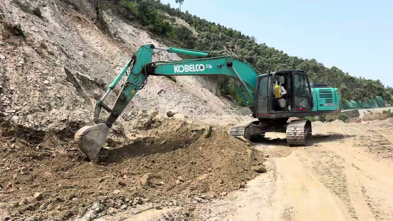 New road cutting and levelling with kobelco excavator