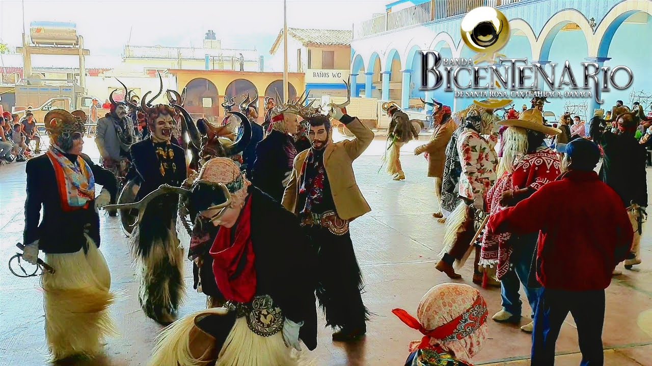 Y PURA BANDA BICENTENARIO DE SANTA ROSA CAXTLAHUACA OAX. 👌🔥👹👿🌪👺 LAS PURA CHILENONA !!