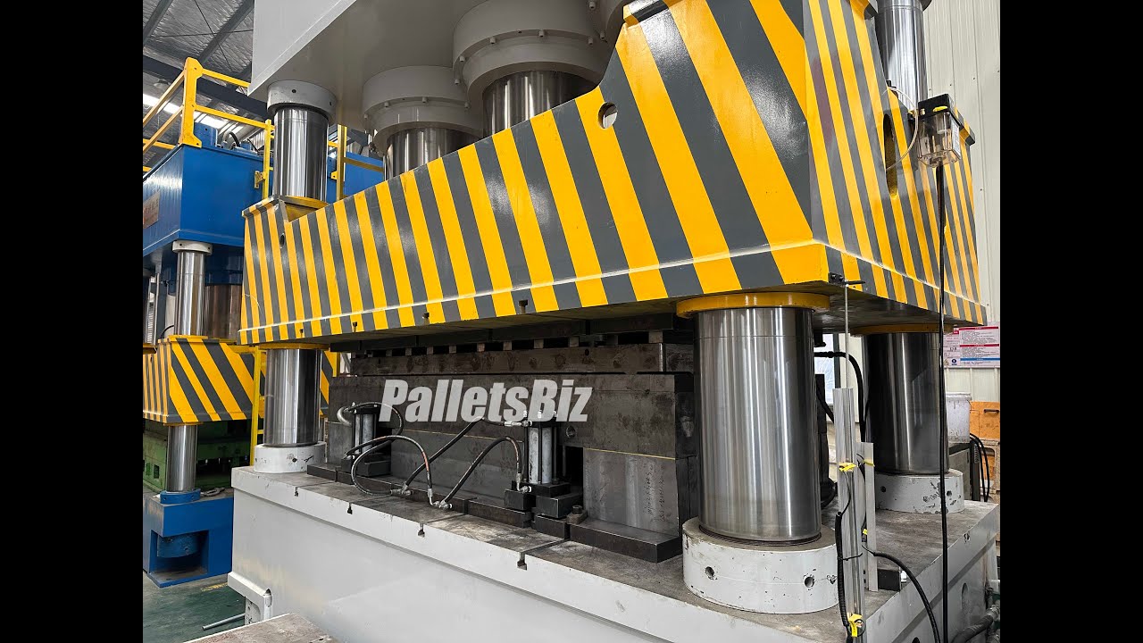 WM-3000 Molded Pallet Press | 3000-Ton Machine Producing Photovoltaic Pallets