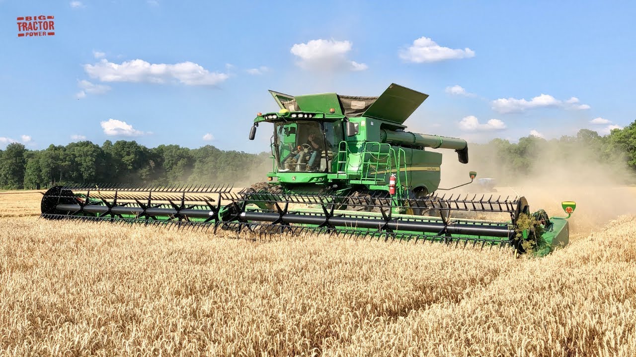 Big 45ft John Deere 745FD HydraFlex Draper Harvesting Wheat