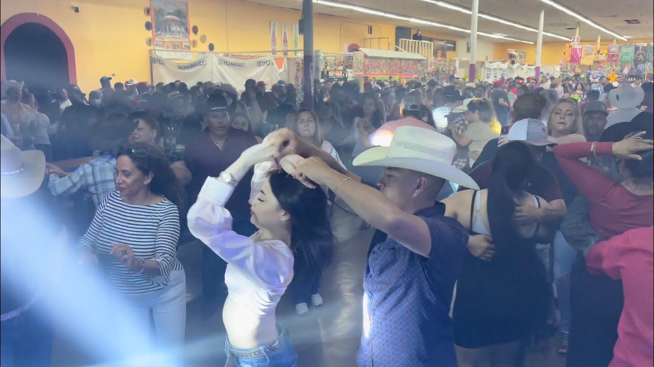 C&oacute;mo est&aacute; mi morena!!cuando yo diga ahhhh! Con todo el poder de la cumbia y awiwi se arma el baile!