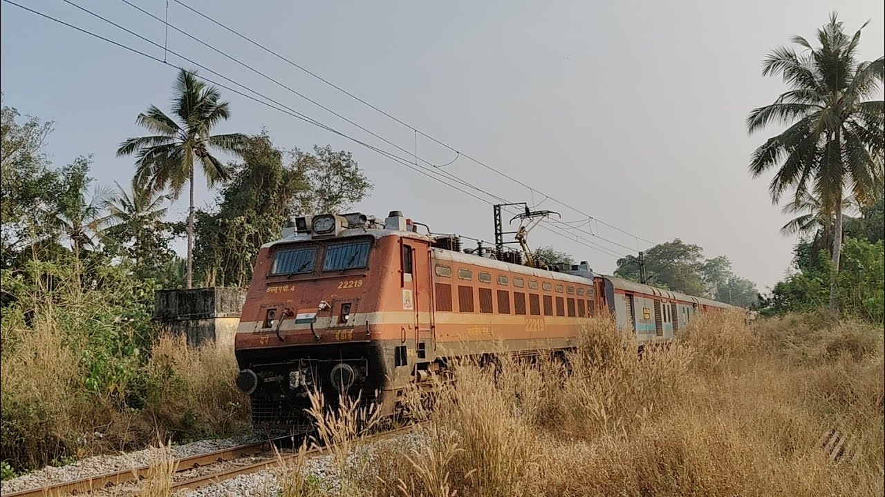 ED WAP-4 12620 Matsyagandha Express | Konkan Railways 
