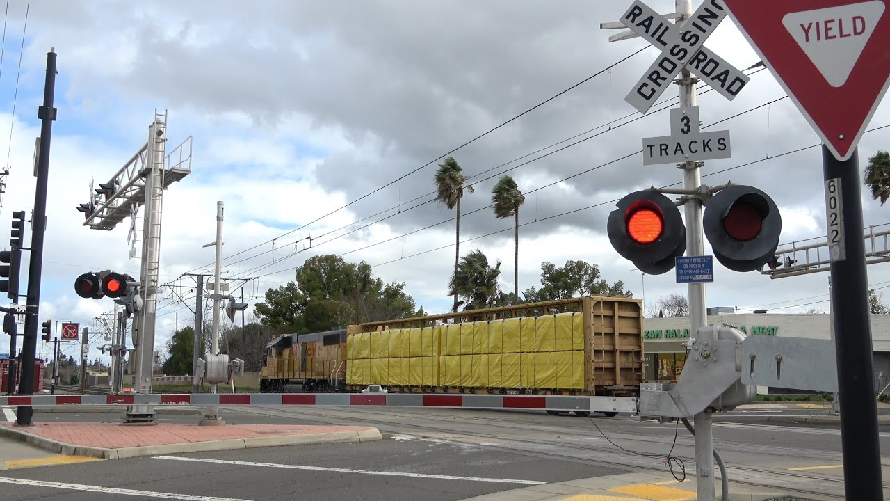UP 636 Switching Pacific Supply, SACRT - Mather Field Rd. Railroad Crossing Rancho Cordova CA, Windy