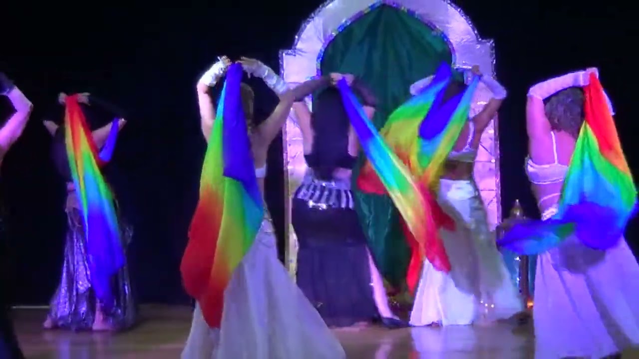 DANÇA DO VENTRE COM VEU DE SEDA