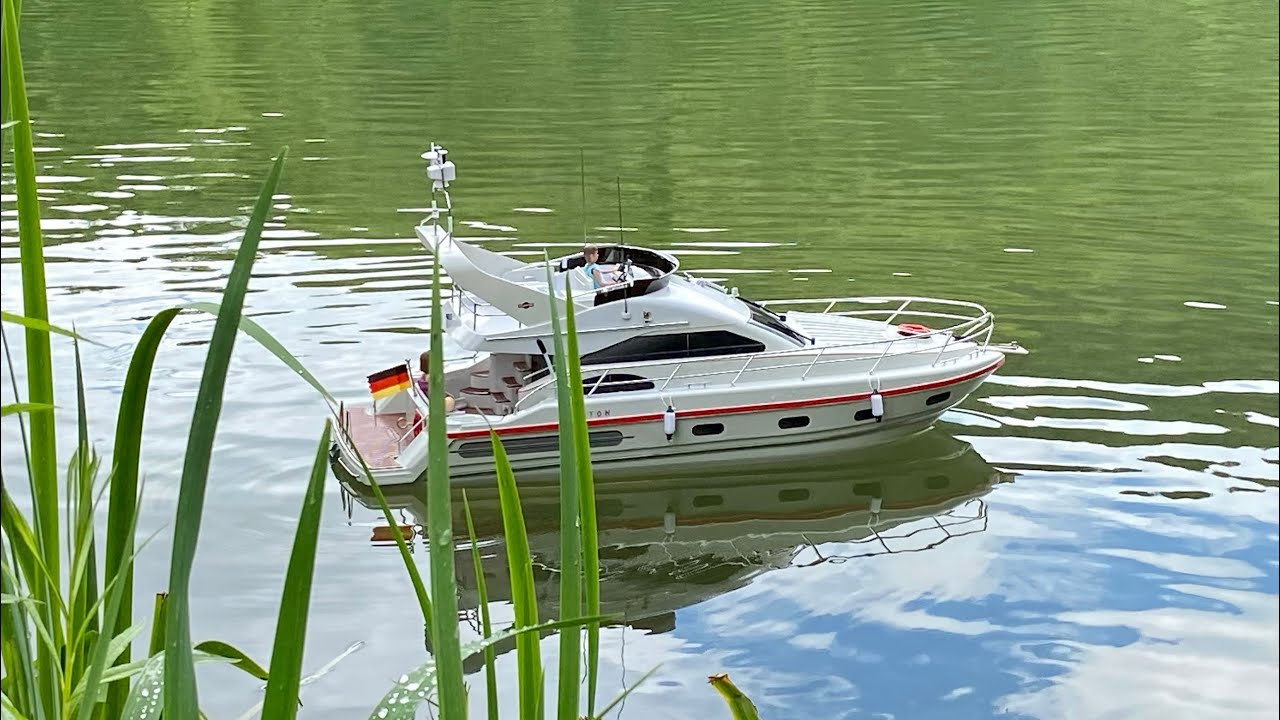 1:20 Carson Saint Princess RC Luxury Yacht aka Custom Triton