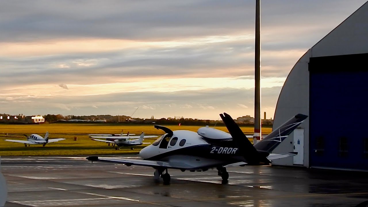 Cambridge Airport new resident | Cirrus Vision SF50 G2 Arrivée 2-DRDR close-up