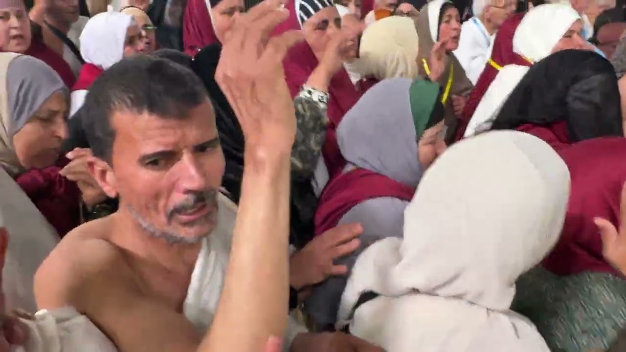 مشاهد مؤثرة من داخل المسجد الحرام 🕋أثناء طواف معتمري المحمدي للسياحة حول الكعبة المشرفة 🤍