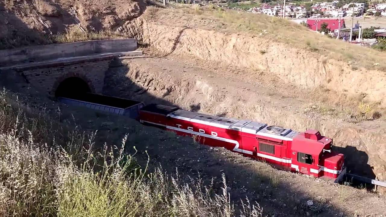 DE22000 Y&uuml;k Treni 15 Nolu Toros T&uuml;neli Km 280+116 / Freight Train, GM G26CW-2 Taurus Tunnel No.15.