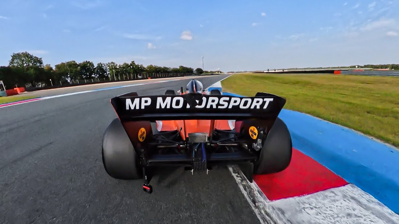 ПОТРЯСАЮЩИЙ ВИД: Следуйте за Ричардом Версхоором по трассе TT Circuit Assen! &mdash; ЧИСТЫЙ ЗВУК V8