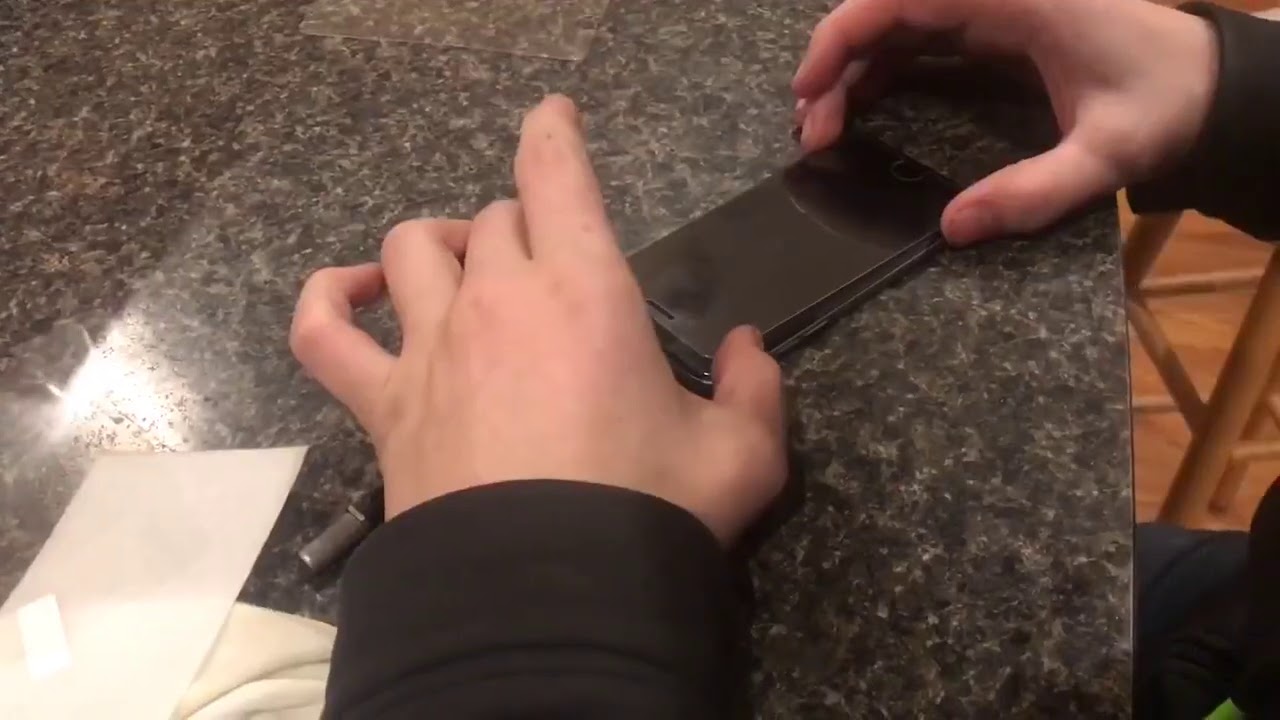 Как заменить защитную пленку на iPhone